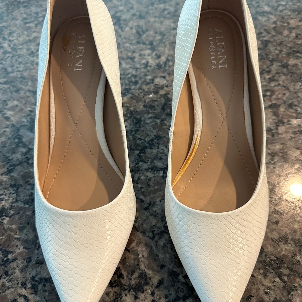 Elegant White Women's Heels - Picture 9 of 9